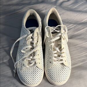 Nike sneakers size 6